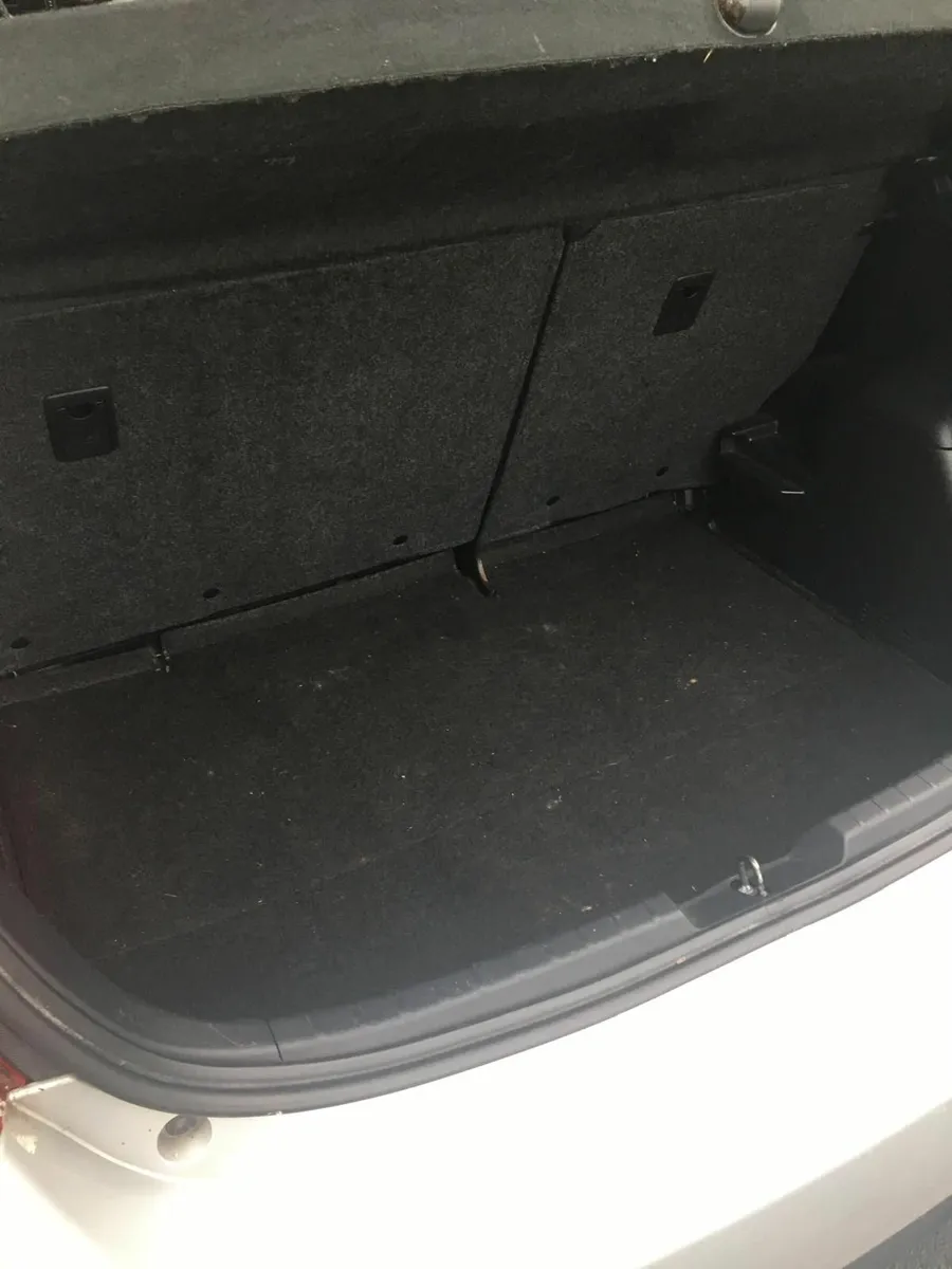 Toyota Yaris 2015 Petrol Silver - Image 3