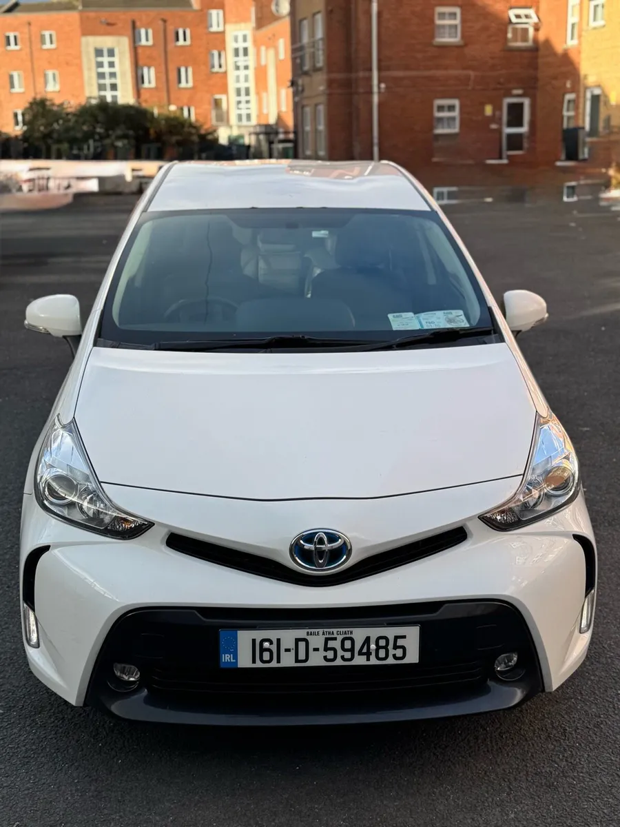 Toyota Prius Plus - Image 2