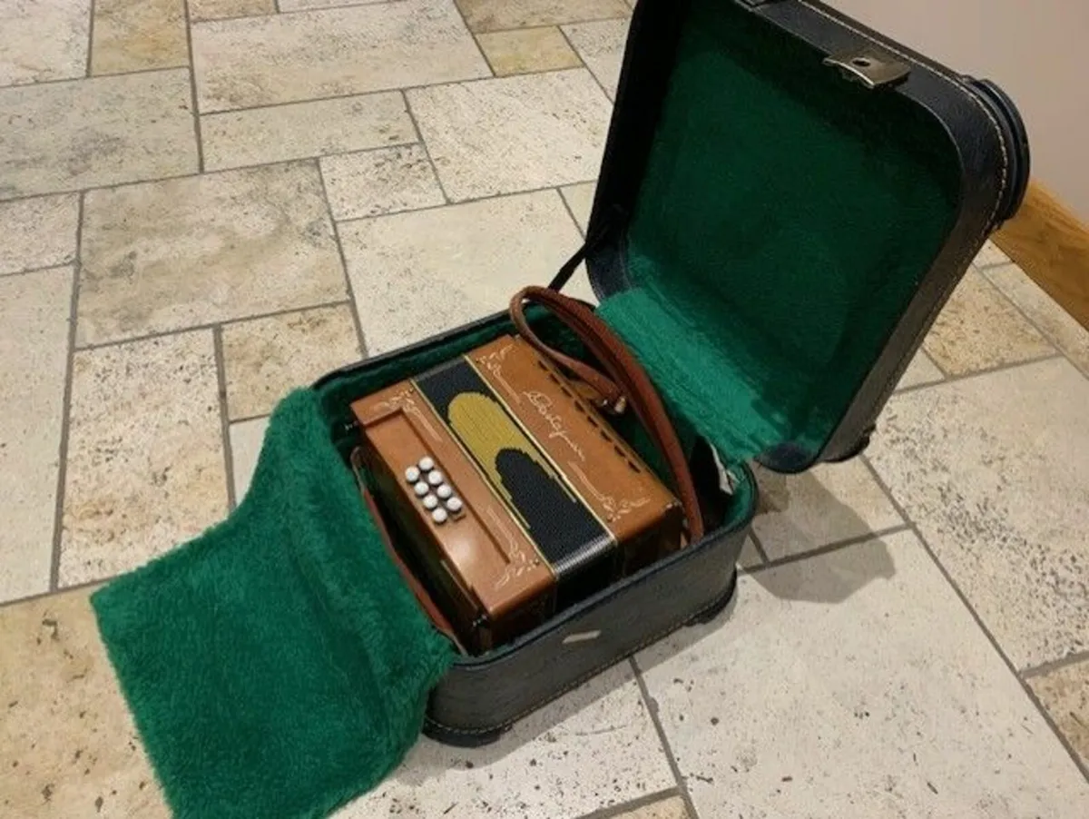 Castagnari Kris Button Accordion - Image 3