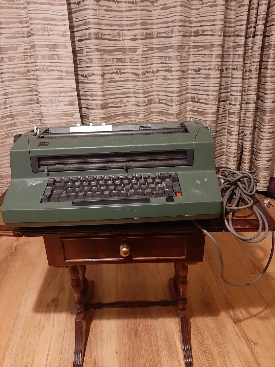 IBM Golf ball Typewriter - Image 1