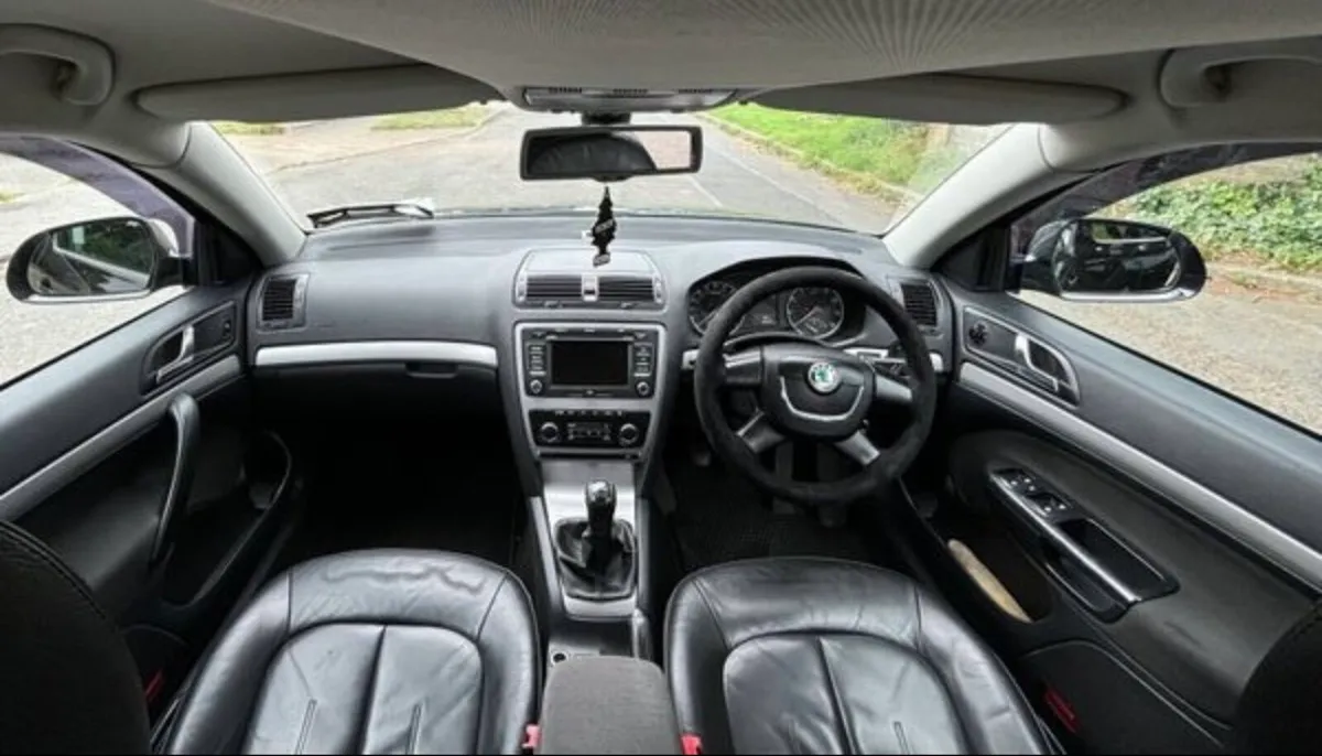 2010 Skoda Octavia Elegance 1.6 TDI - Image 3
