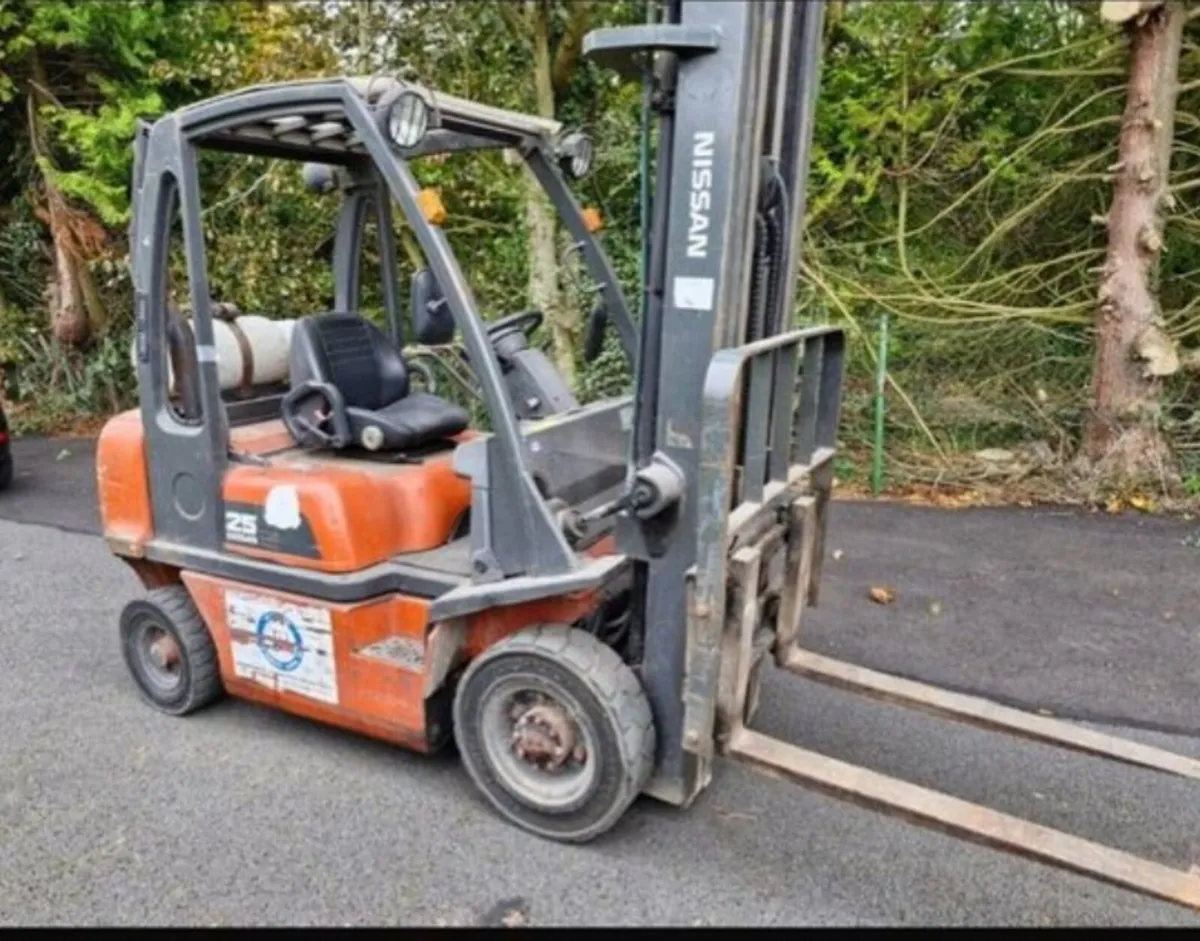 Nissan 2.5 tone forklift - Image 3