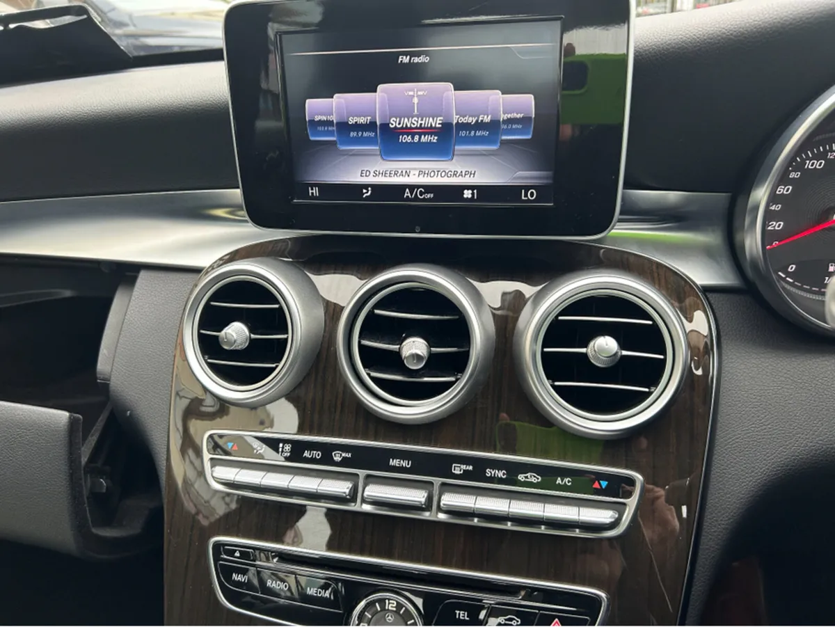 Mercedes-Benz C-Class 200 Auto//ONLY 82000KLMS///T - Image 2