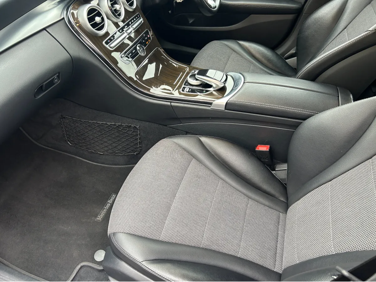 Mercedes-Benz C-Class 200 Auto//ONLY 82000KLMS///T - Image 4