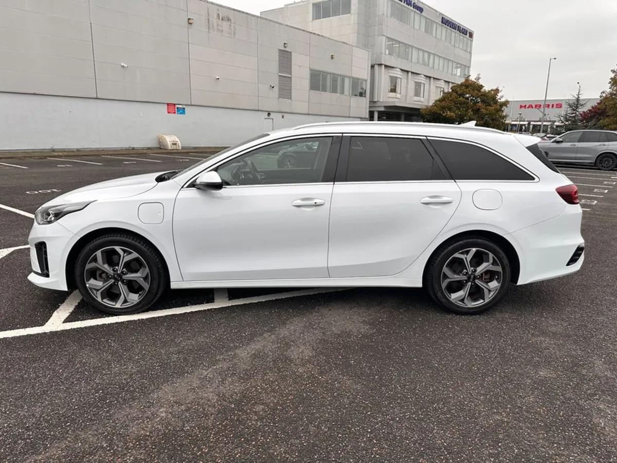 Kia Ceed PLUG IN HYBRID, STATION WAGON, ONLY 19K K - Image 4