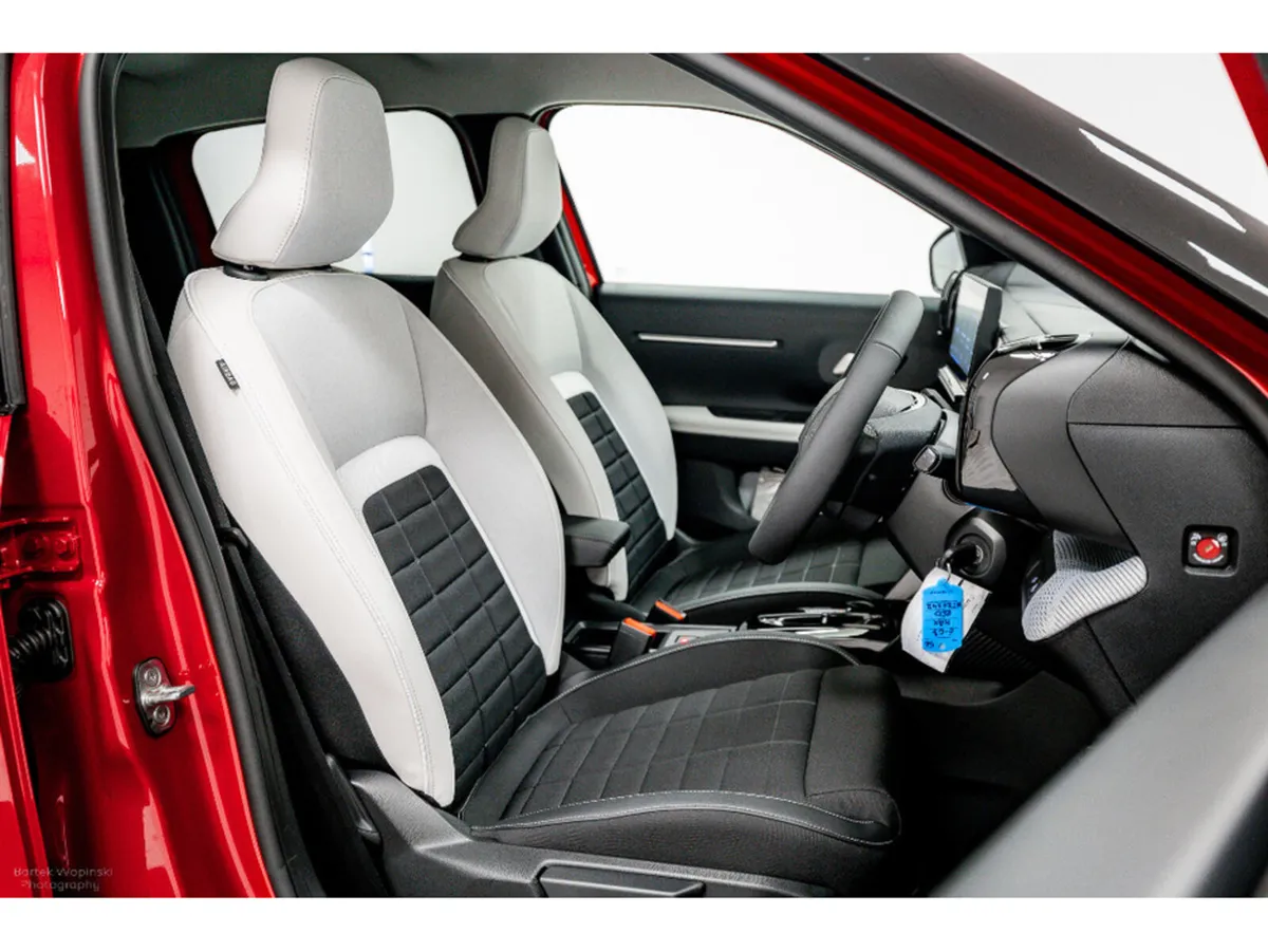 Citroen C3 ë-MAX 44kWh 115HP Two Tone - Image 3