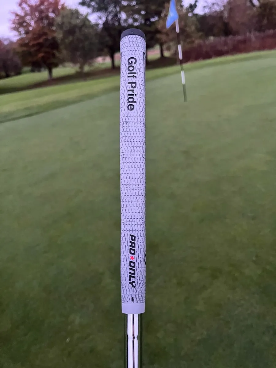 As New - Cleveland HB Soft2 - 32” Putter - Image 4