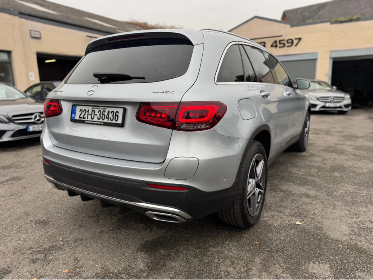 Mercedes-Benz GLC GLC300 AMG LINE E 4MATIC - Image 4