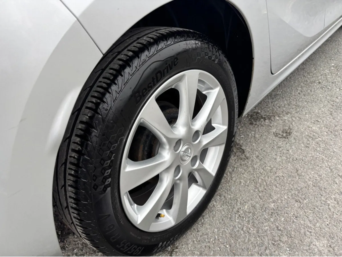 Opel Corsa SC-1.2 75PS-PET-5SP 4DR - Image 2