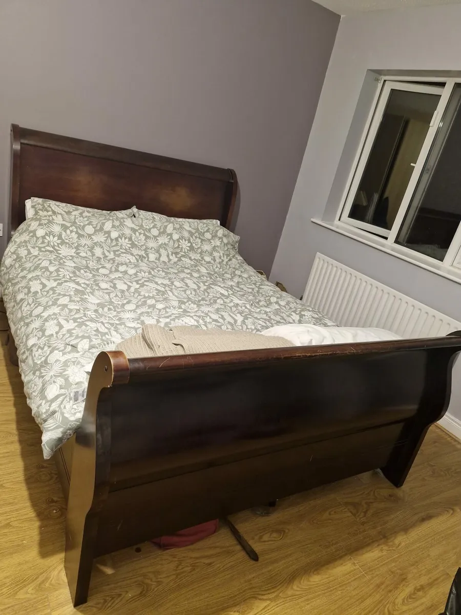 Sleigh Bed