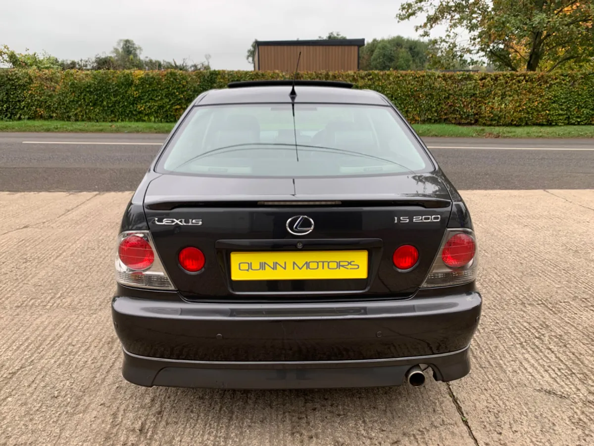 2005 LEXUS IS200 SE AUTO | SUNROOF | BLACK LEATHER - Image 4