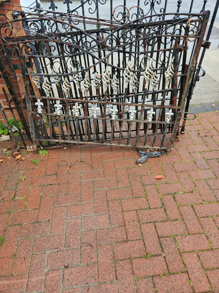 Gate - Image 2