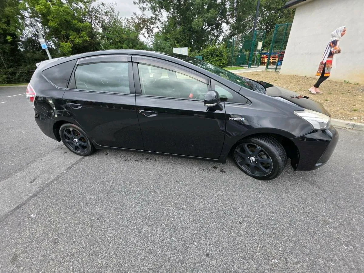 Toyota Prius Alpha 2016 5 seater €9999 - Image 3