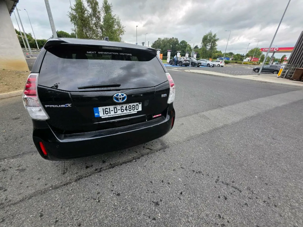 Toyota Prius Alpha 2016 5 seater €9999 - Image 4
