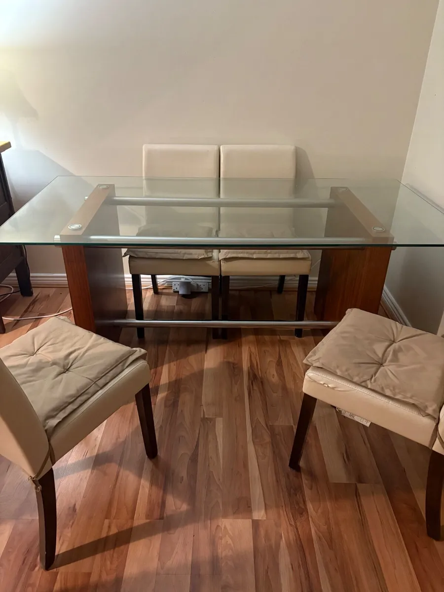 Glass table - Image 1