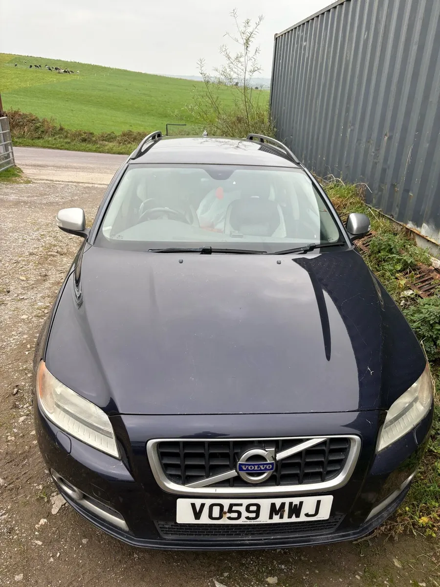 UK reg Volvo V70 2 litre deisel - Image 1