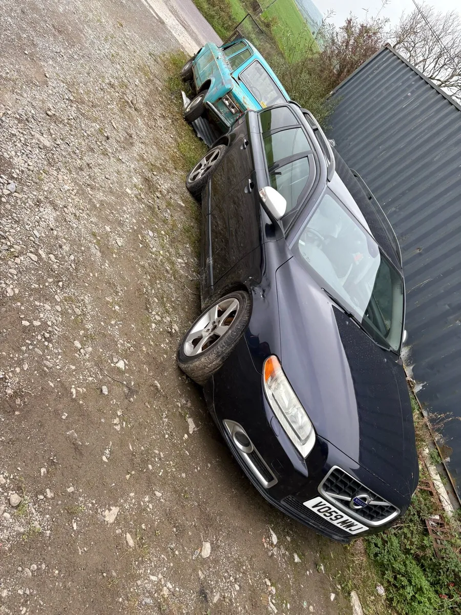 UK reg Volvo V70 2 litre deisel - Image 2