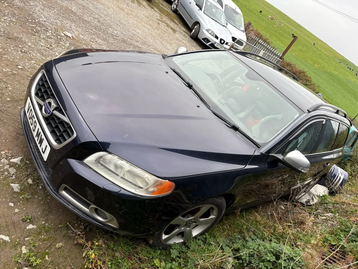 UK reg Volvo V70 2 litre deisel - Image 3