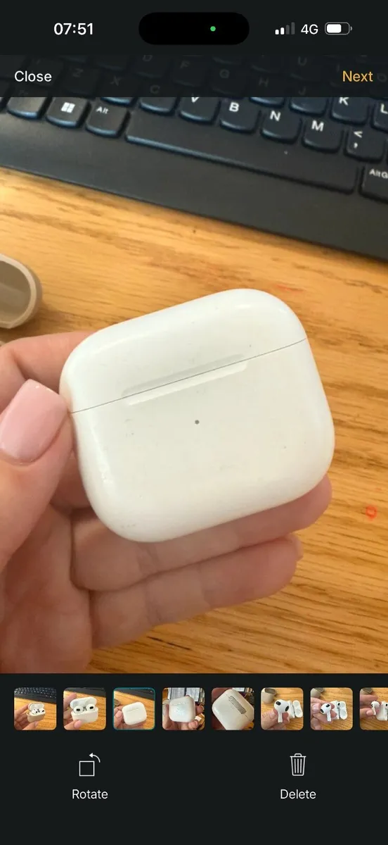 Apple AirPods - Image 2