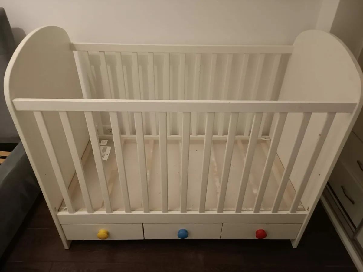 Baby cot - Image 1