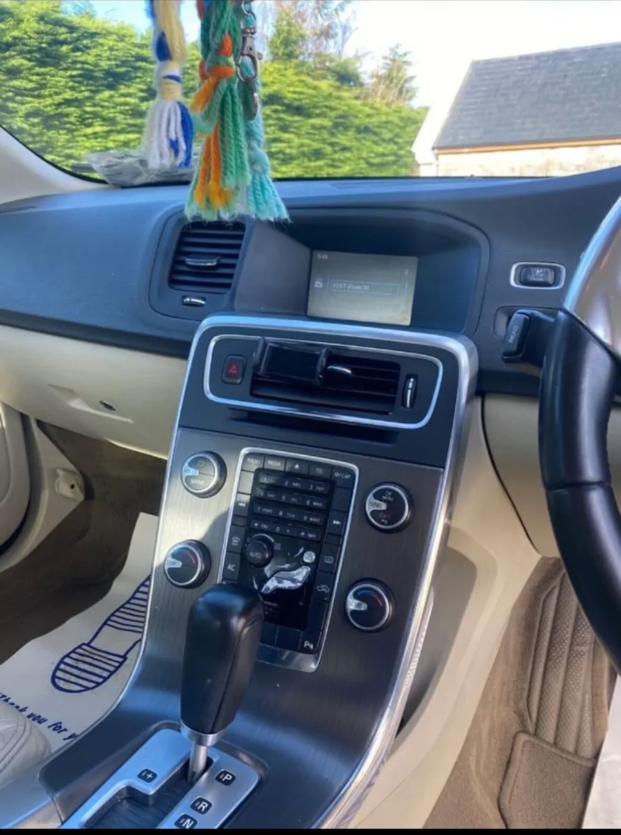 Volvo S60 2011 - Image 2