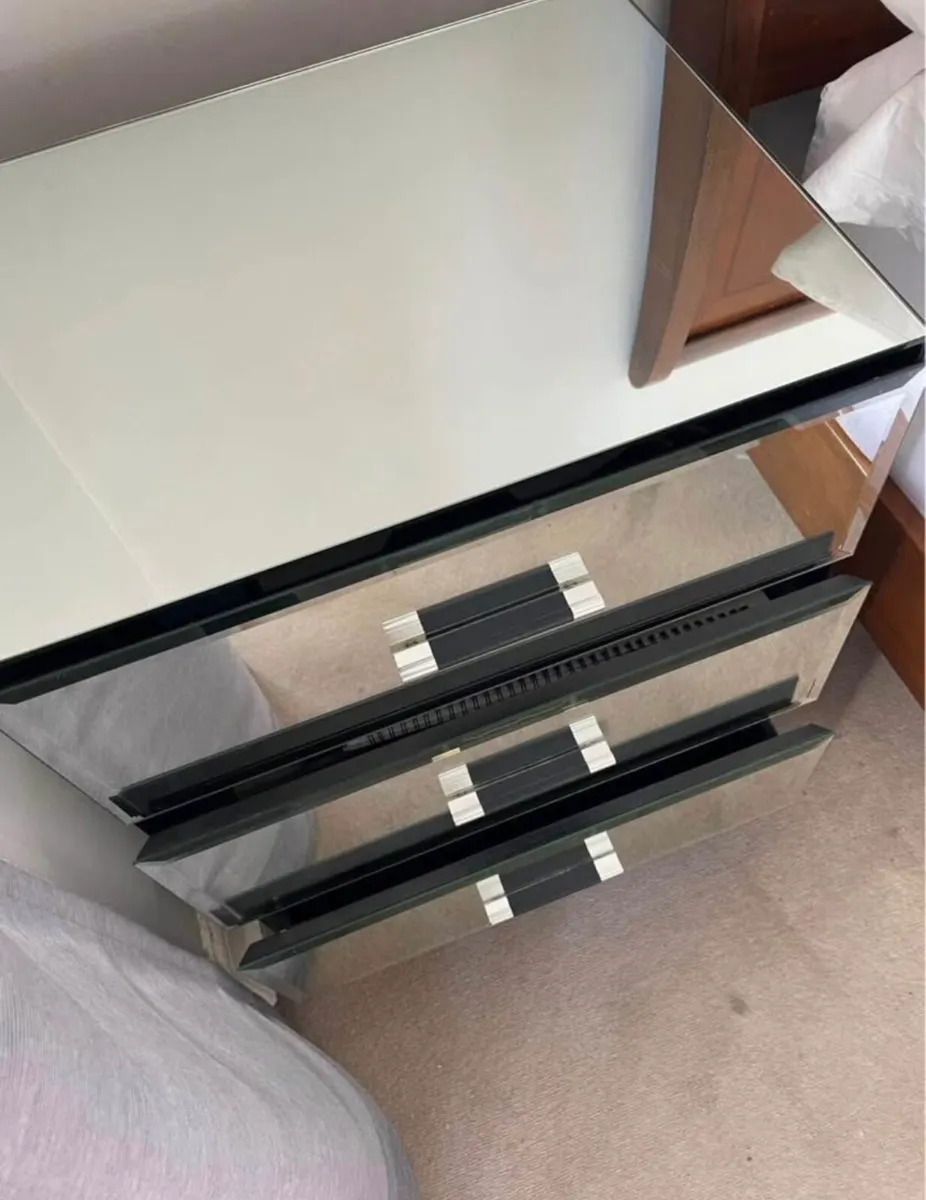Mirrored bedside lockers - Image 3