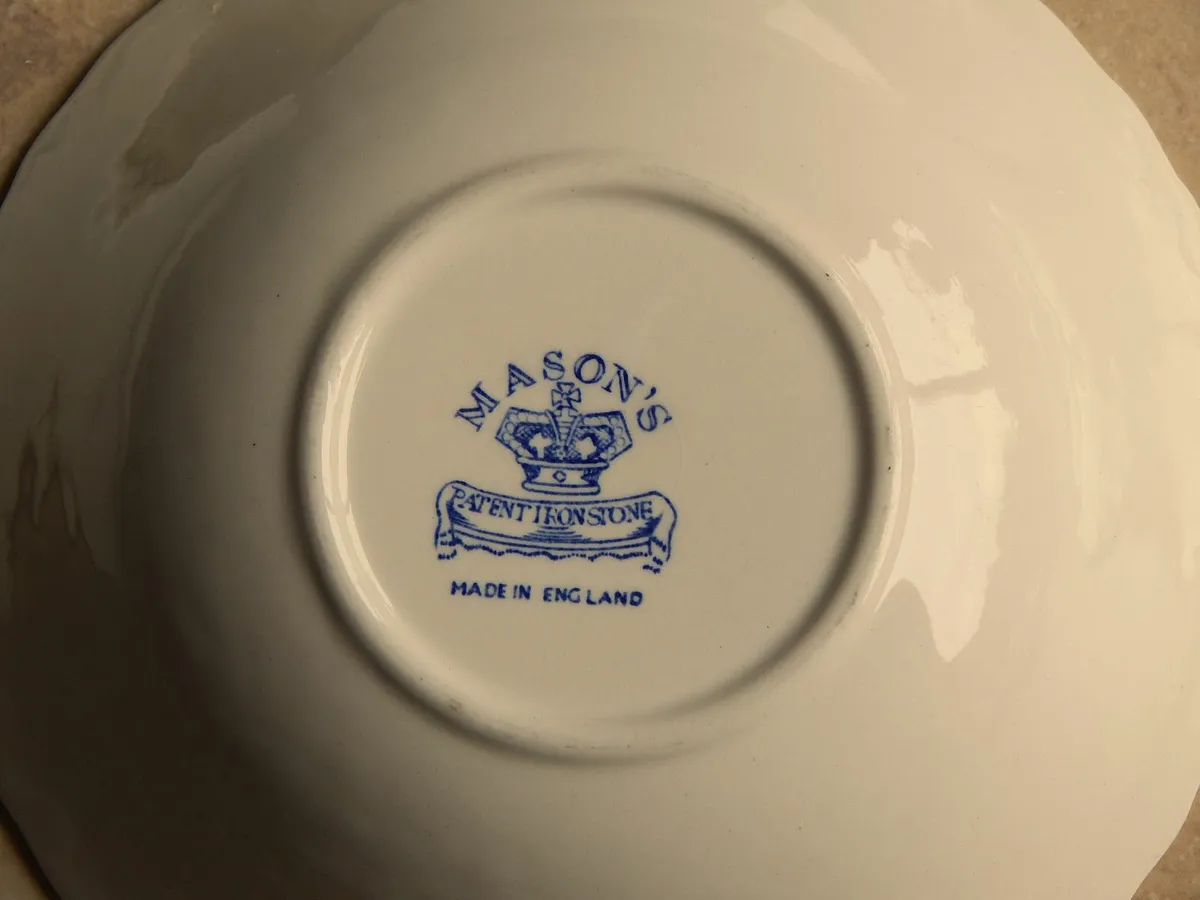 20 Vintage Mason’s Ironstone Dinner Service Pieces - Image 4