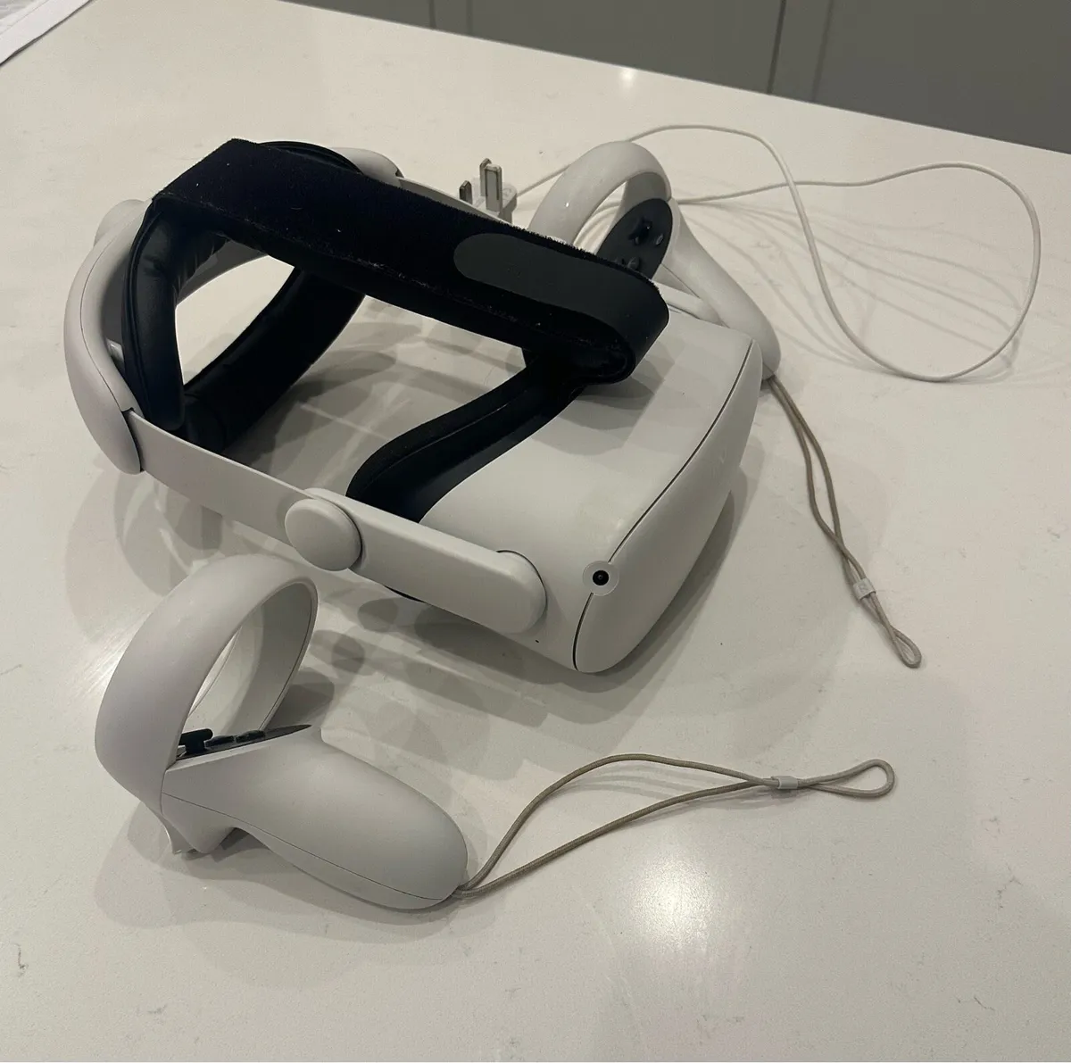 Meta Quest 2 VR - Image 1