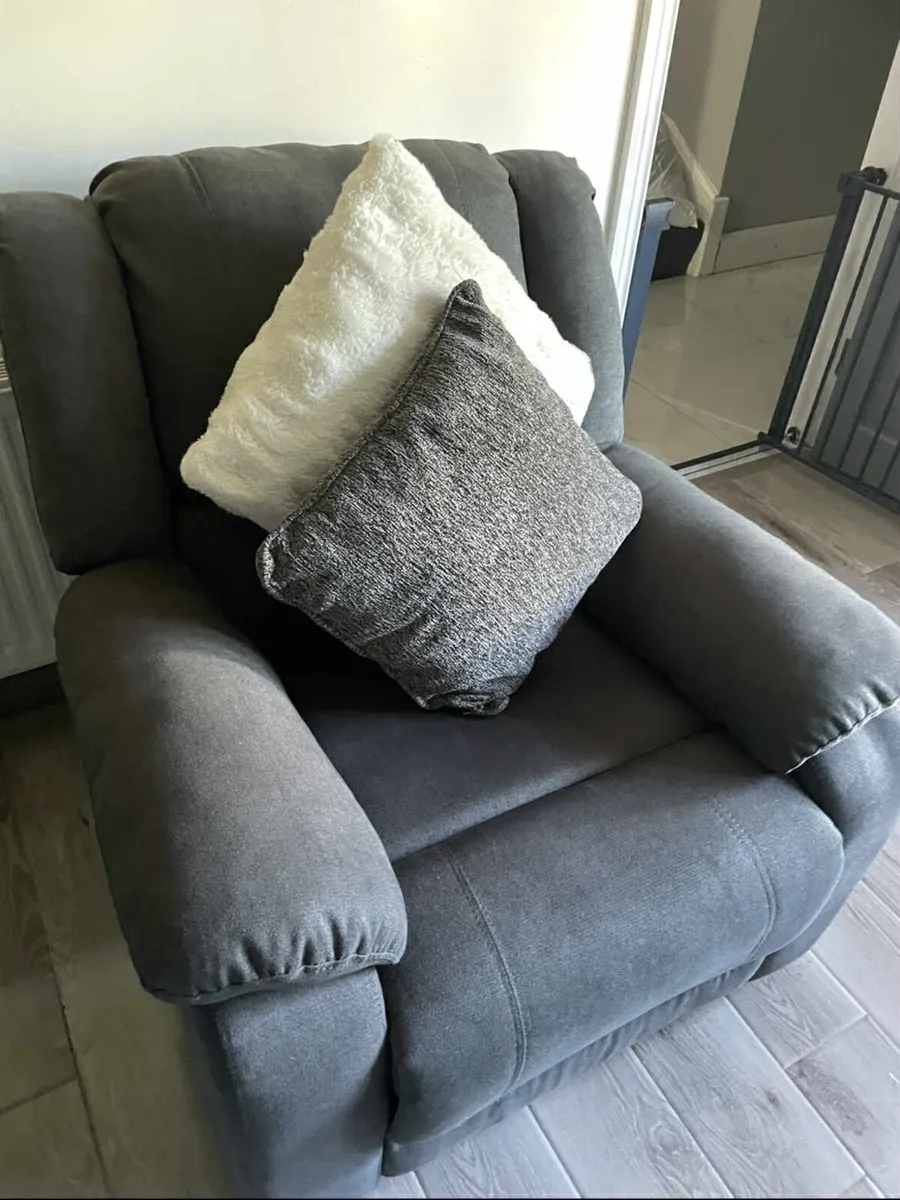 Recliner Corner Sofa & Chair - Image 2