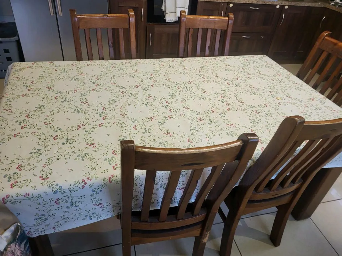 Table and chairs - Image 2