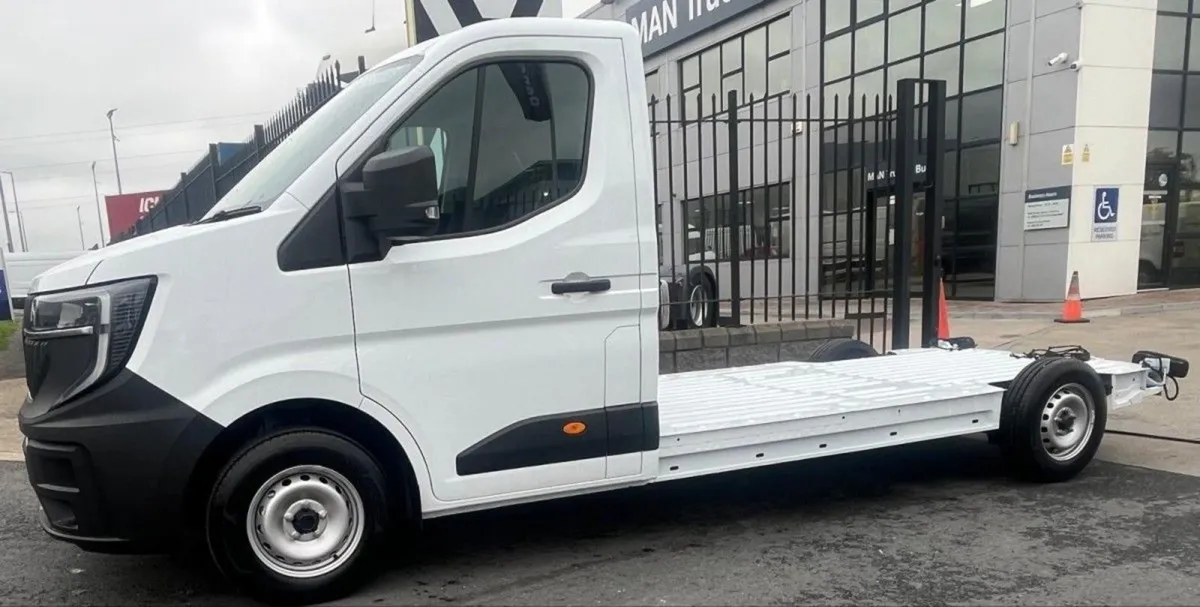 Renault Master FWD 150HP Platform Cab L3nh1 3.5t - Image 2