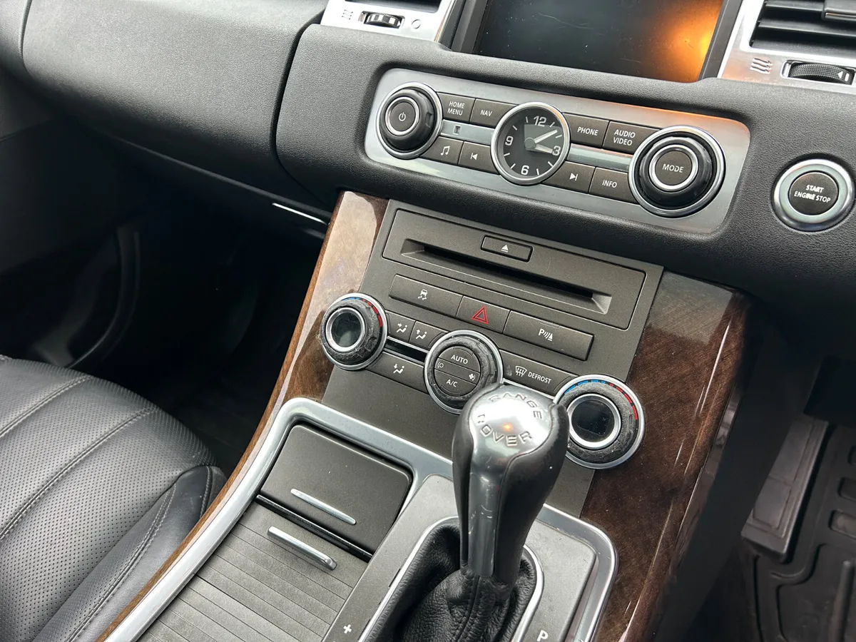 2010 Land Rover Range Rover Sport HSE Low Km - Image 3