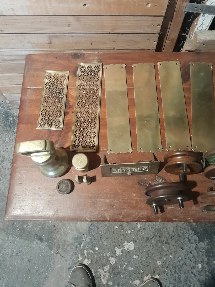 A collection of vintage  objects - Image 3