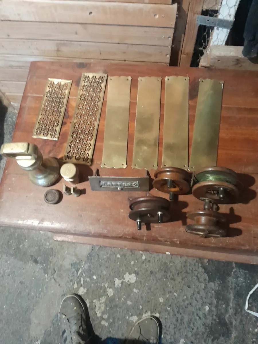 A collection of vintage  objects - Image 1