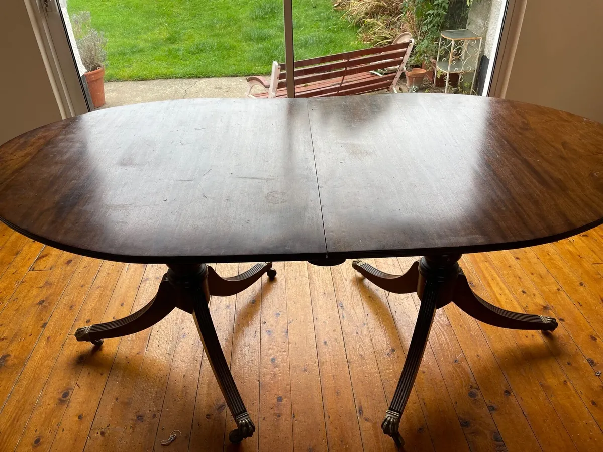 Dining table - Image 1