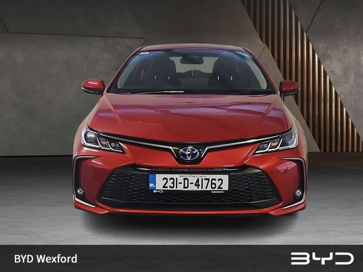Toyota Corolla 1.8 Hybrid Luna Saloon - Image 3
