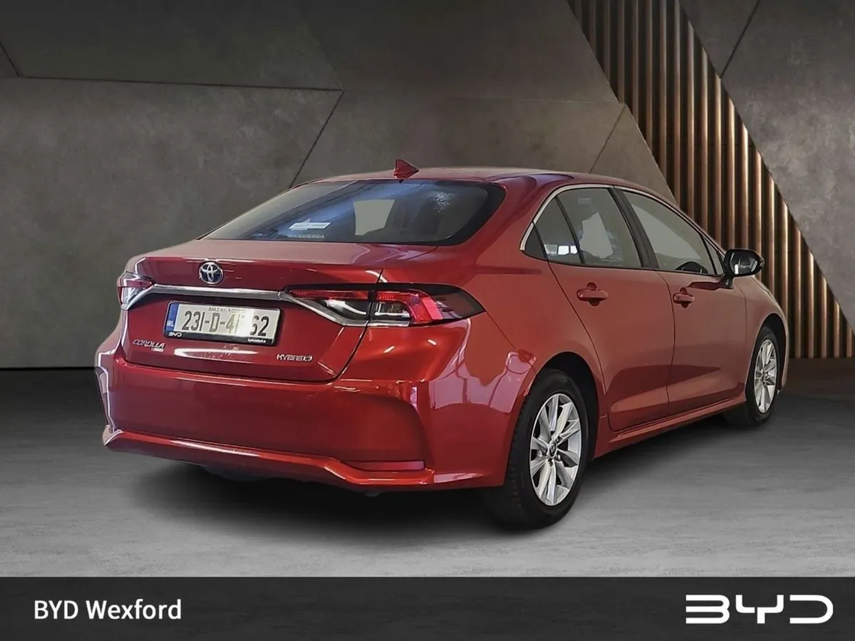 Toyota Corolla 1.8 Hybrid Luna Saloon - Image 4