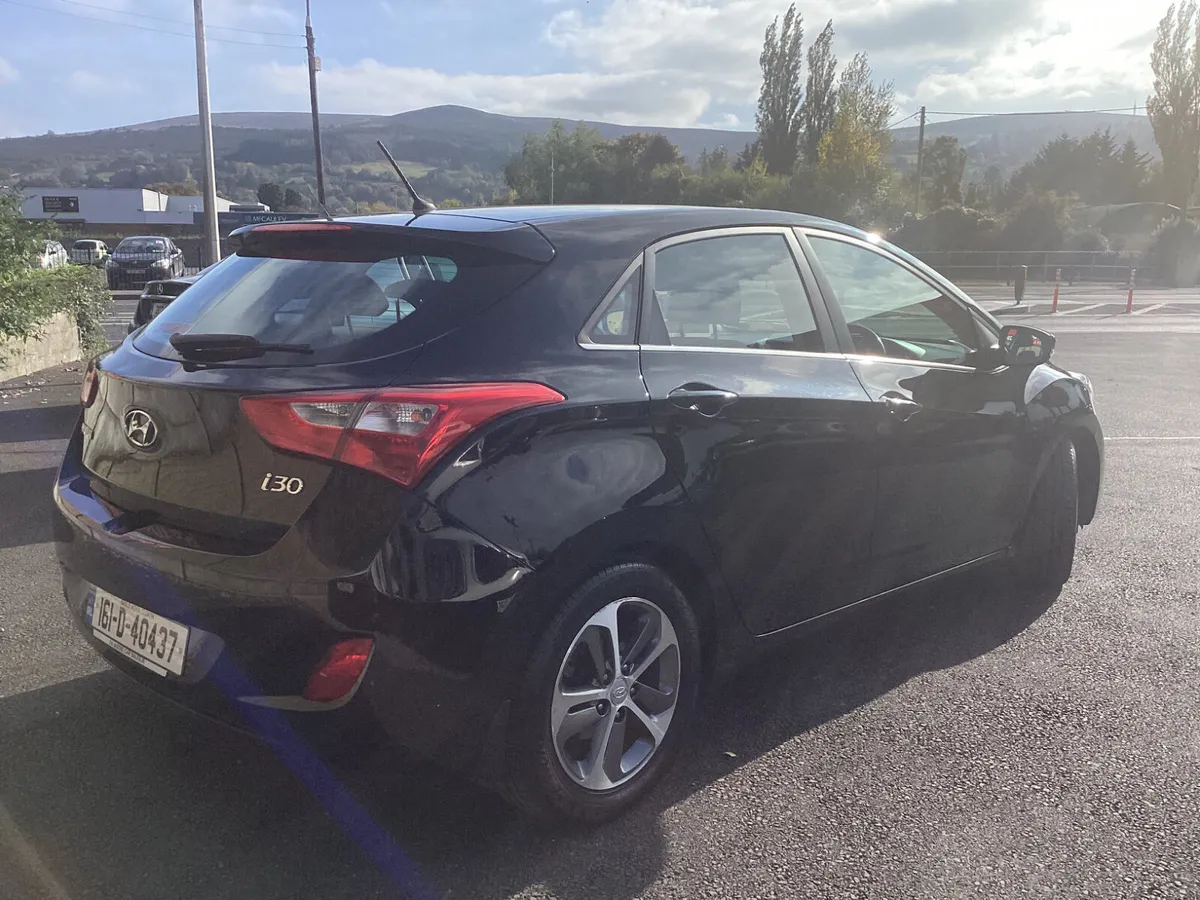 Hyundai i30 ** ONLY 98KMS * F.S.H - Image 4