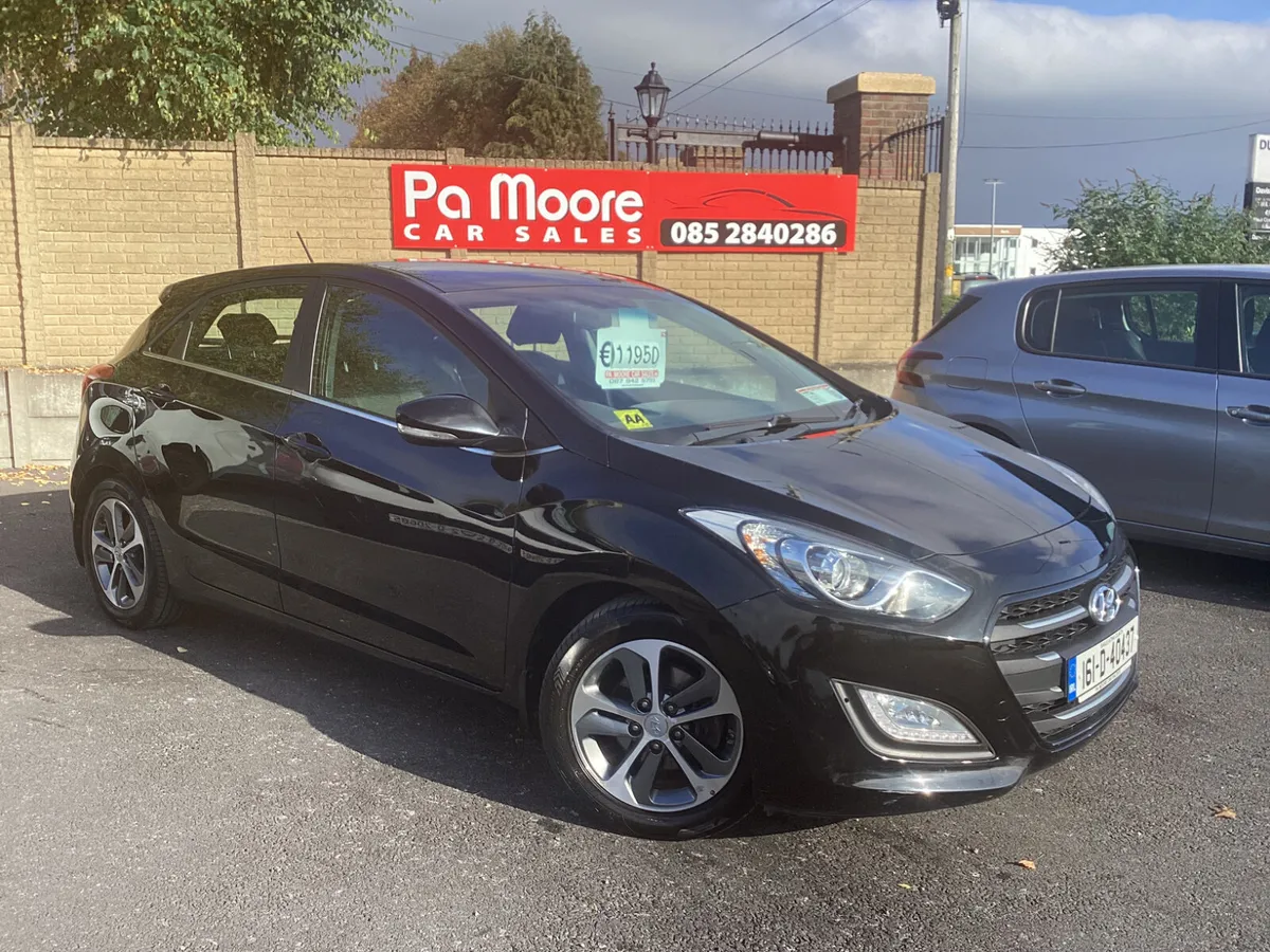 Hyundai i30 ** ONLY 98KMS * F.S.H - Image 2