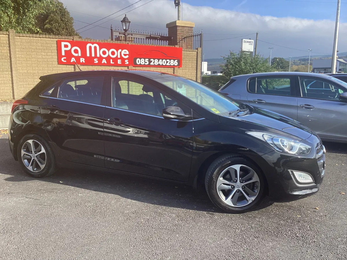 Hyundai i30 ** ONLY 98KMS * F.S.H - Image 3