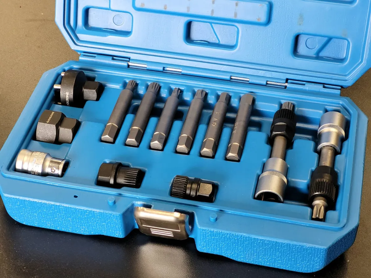 Toolzone 13 Piece Alternator Freewheel Pulley Remo - Image 1