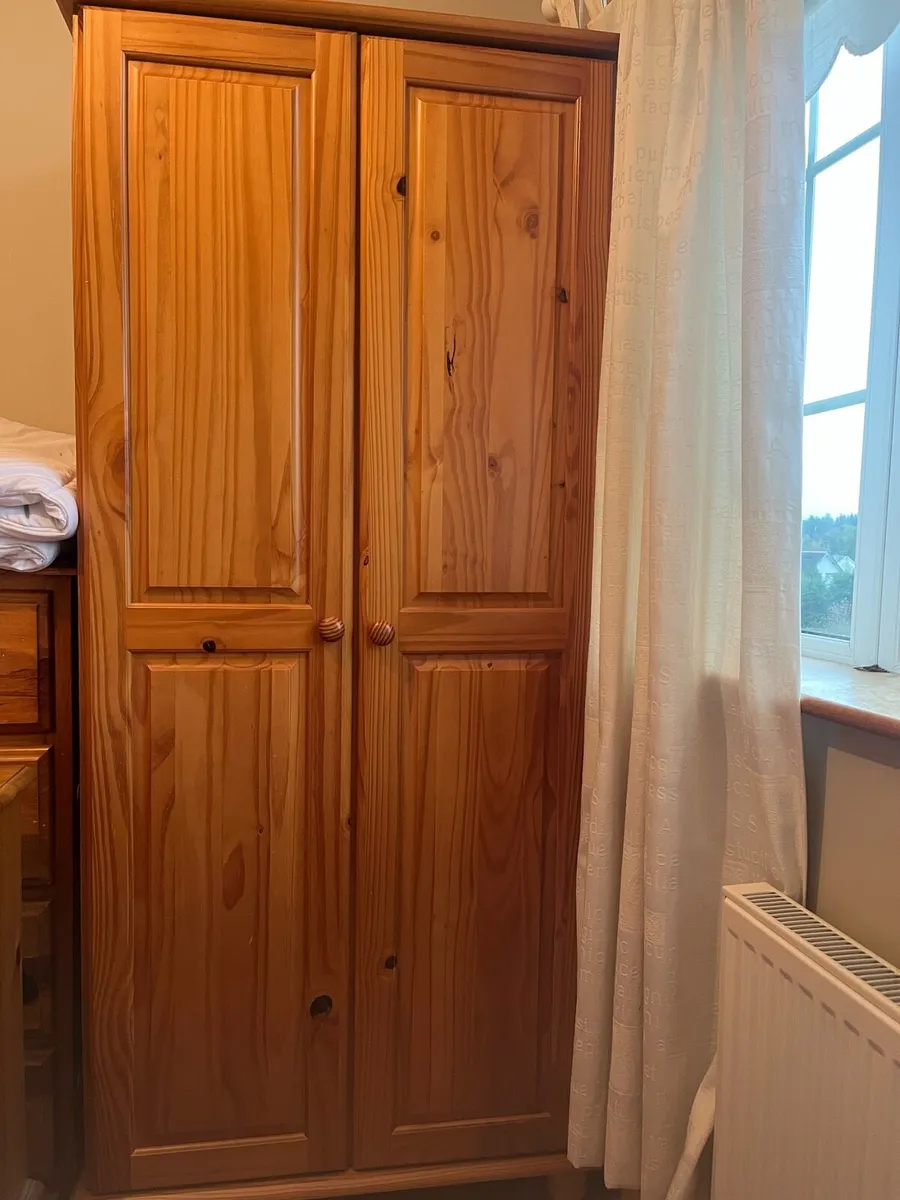 Wardrobe. 2 lockers. - Image 2