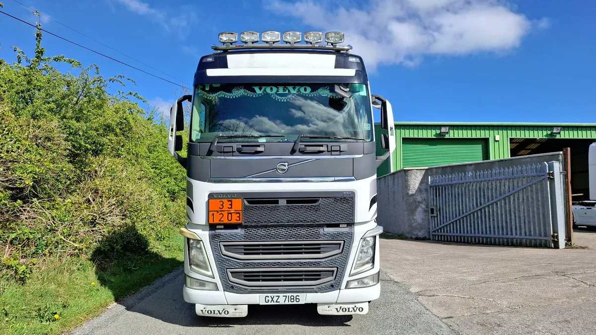 2014 Volvo FH 460 ,  6×2 Mid Lift Axle - Image 2