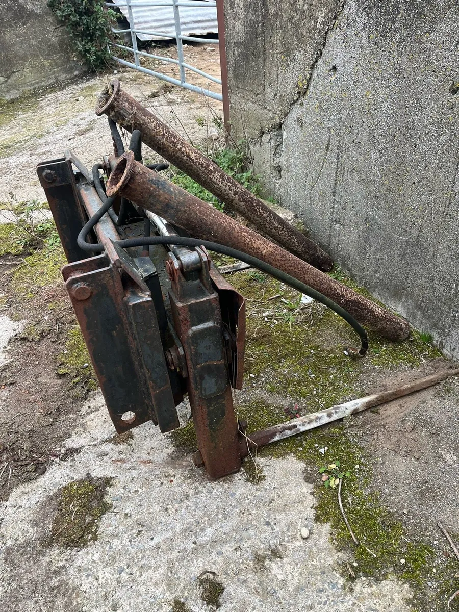 Bale spike - Image 1