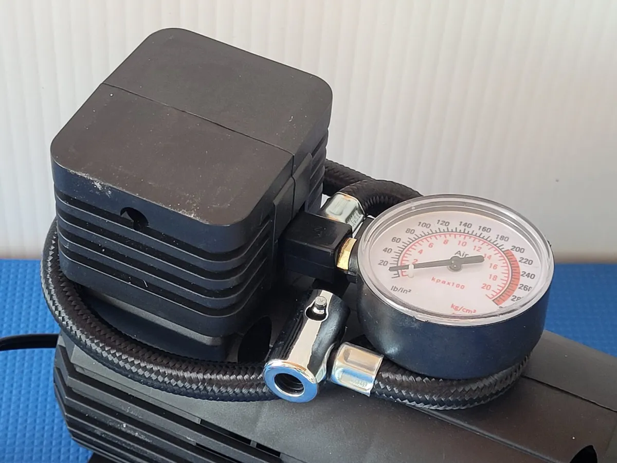 300Psi 12V Air Compressor Metal Gauge Perfect For - Image 2