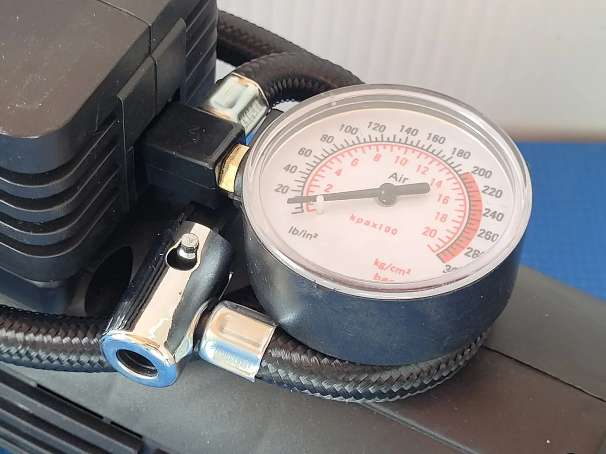 300Psi 12V Air Compressor Metal Gauge Perfect For - Image 3