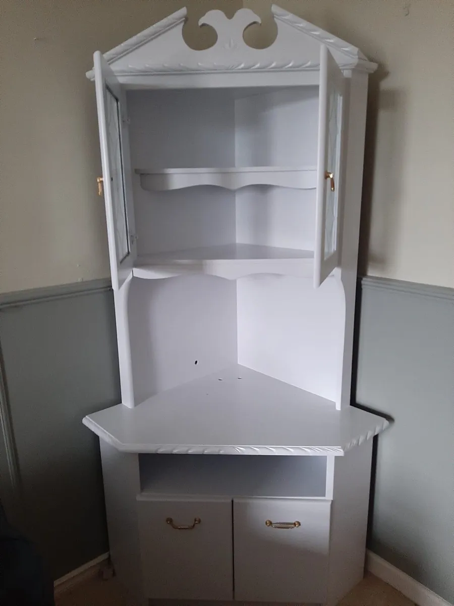 Corner Cabinet Unit - Image 1