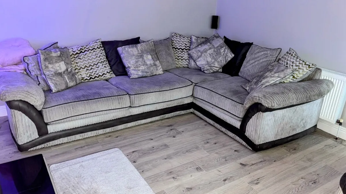 Corner sofa plus 2 seater - Image 1