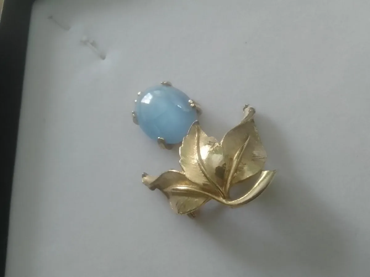 VINTAGE BLUE AGATE CABOCHON DROP BROOCH - Image 4
