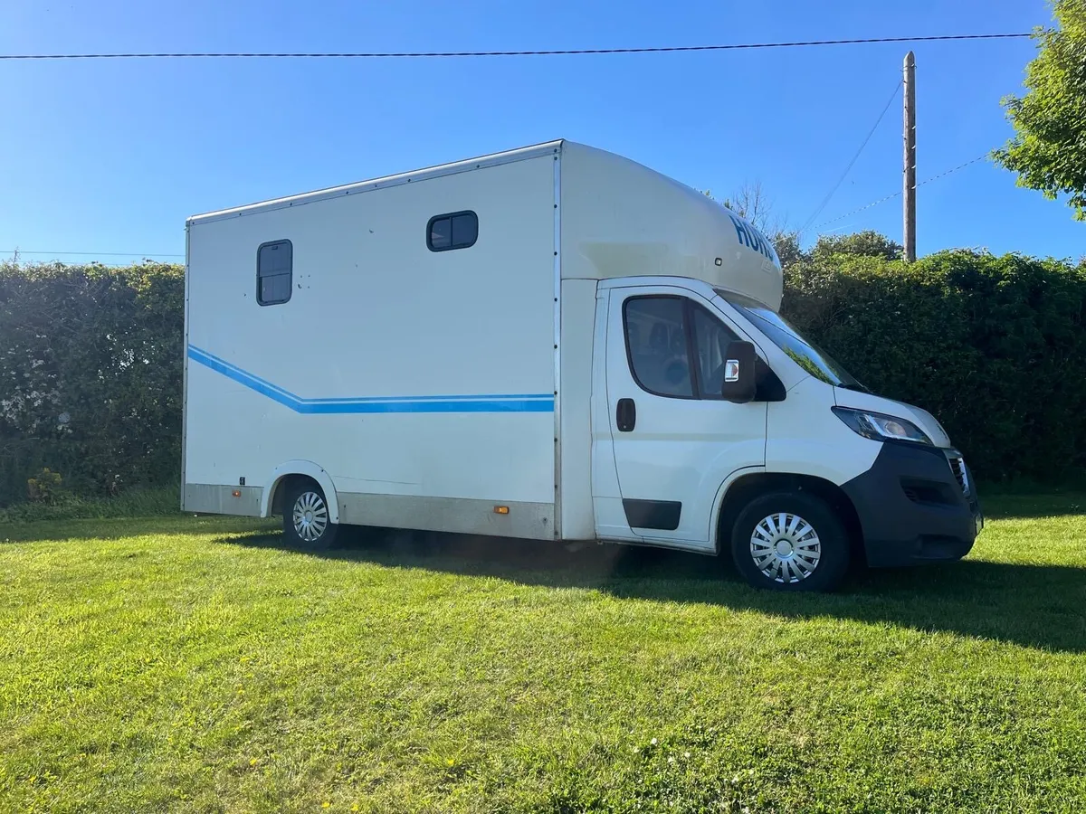 2017 Peugeot Boxer Horse Van - Image 2
